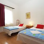 Vladimira 1569 公寓 *