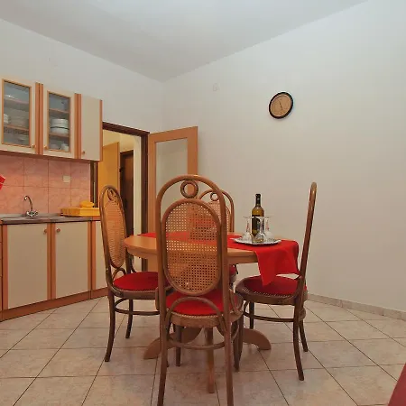 Vladimira 1569 * פולה